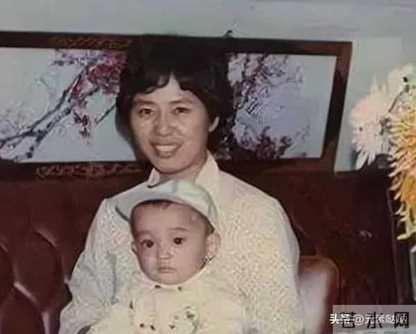 薛佳凝拒聊胡歌?放弃薛佳凝，情断江疏影，娶平凡经纪人的胡歌，今在央视情绪崩溃