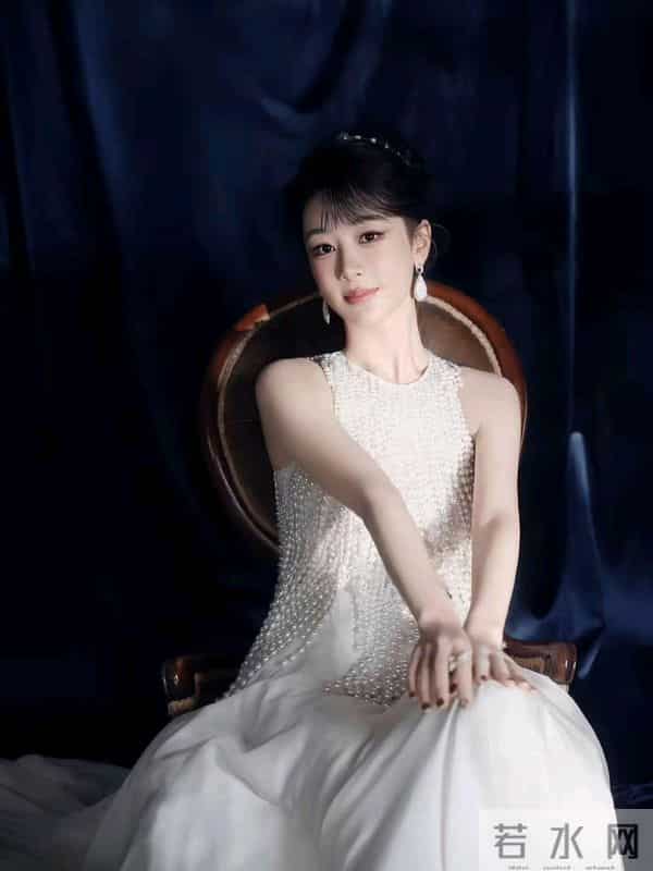 11.6杨紫33岁生辰！张一山卡点送福，珍珠造型美炸