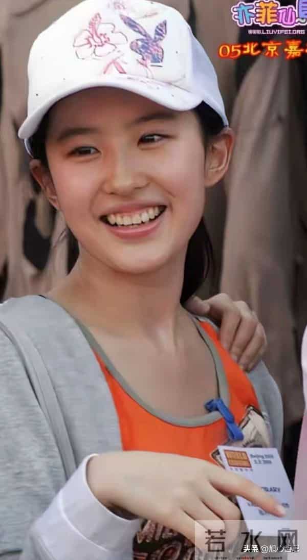 刘亦菲早年的这组照片，你一定没见过，太清纯可爱了，活的很真实