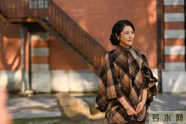 曾黎：“她”在暗夜中，点亮一盏烛火