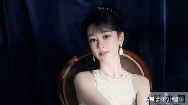 杨紫今日生日！演员牛骏峰零点卡点发文，李现连续8年为杨紫庆生