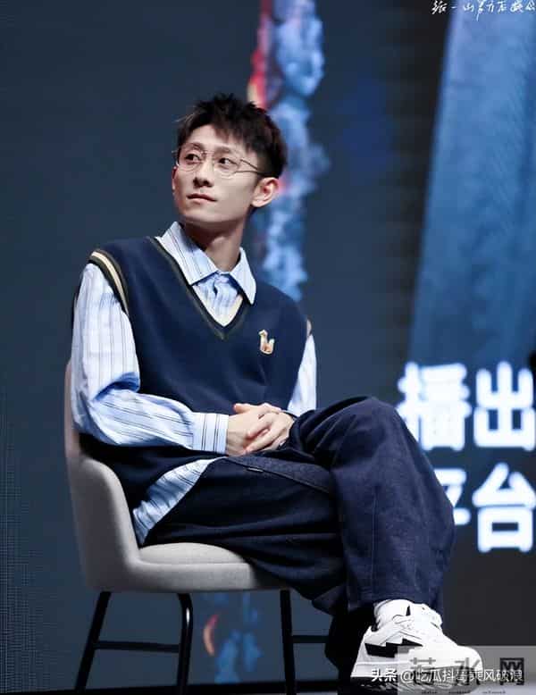 笑喷了！杨紫喝酒找张一山，吃饭找任嘉伦，和一山21年友情特靠谱