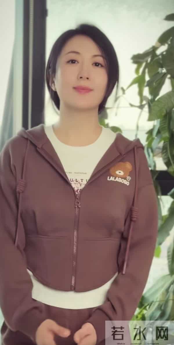 杨童舒这都快五十的身材了，完全看不出来，好年轻的状态