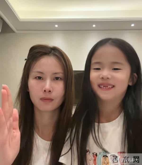 瑾汐粉丝群信息被曝 没回温州另有原因 粉丝被大哈拉黑 向小小哈告状