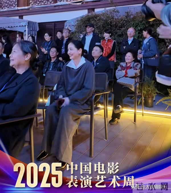 看63岁林芳兵和59岁陶慧敏，才知上了年纪，会打扮比好身材更重要