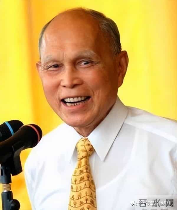 郭晶晶也没想到，她79岁的公公霍震霆，如今还能再为霍家“争光”