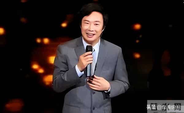 费玉清现状！70岁无儿无女独居，和61岁闺蜜相依为伴