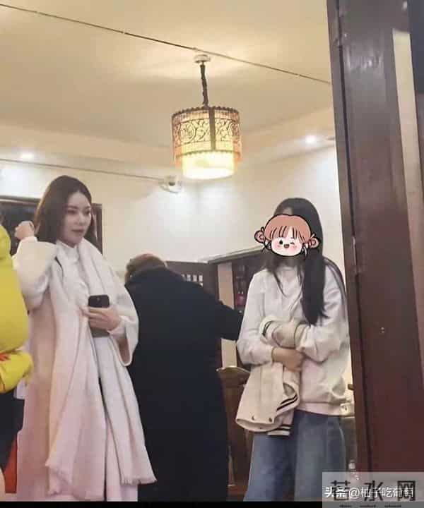 汪小菲带玥儿姐弟饭店吃鱼，马筱梅挑刺太妈味，玥儿主动贴筱梅