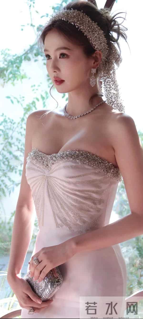 牛奶皮肤白梦妍,白鹿真的挺漂亮的