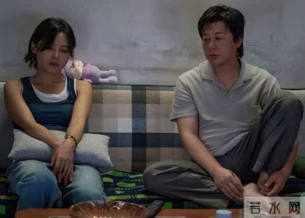 郝蕾暗讽辛芷蕾，不料辛芷蕾发长文回击，网友：内娱回到十年前了