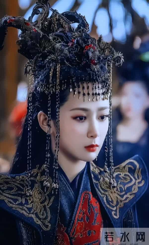 一场生日，戳穿32岁杨紫江湖地位，李现确实一个字都没说错