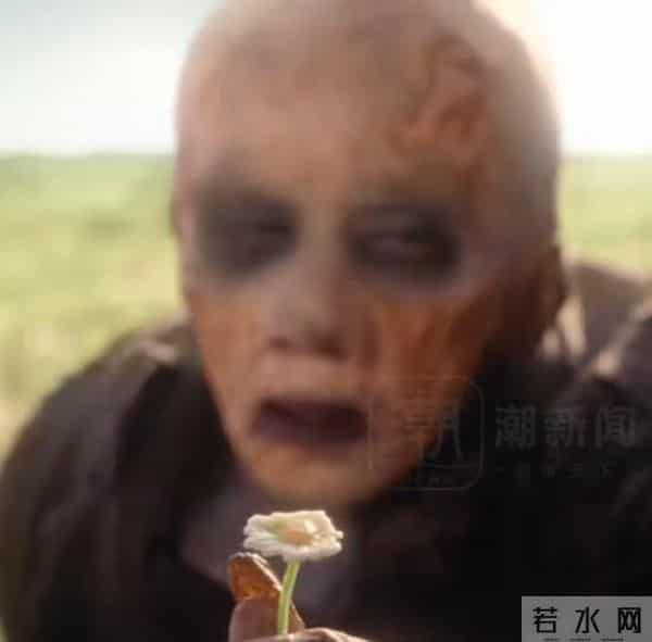 易烊千玺新片“怪物”造型曝光：身形佝偻，眼含泪水！一人分饰五角