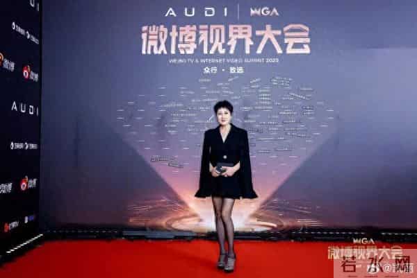 张凯丽回应“自己穿黑丝叫我们买足力健”：63岁正是闯的年纪，代言五年前早已结束