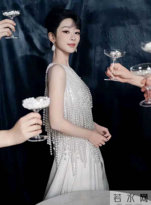 11.6杨紫33岁生辰！张一山卡点送福，珍珠造型美炸