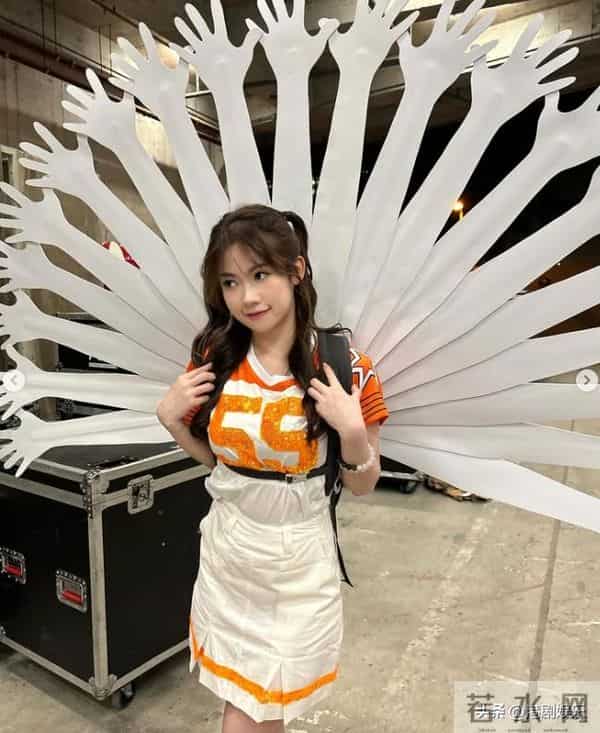 TVB小花晒身材！自夸最大烦恼是长得漂亮！考古筝又自证有才华！