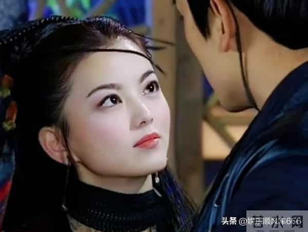 网友玩cos李湘，气得本人发美照，“老娘也有颜值巅峰期”