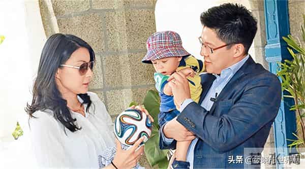 郭晶晶也没想到，她79岁的公公霍震霆，如今还能再为霍家“争光”