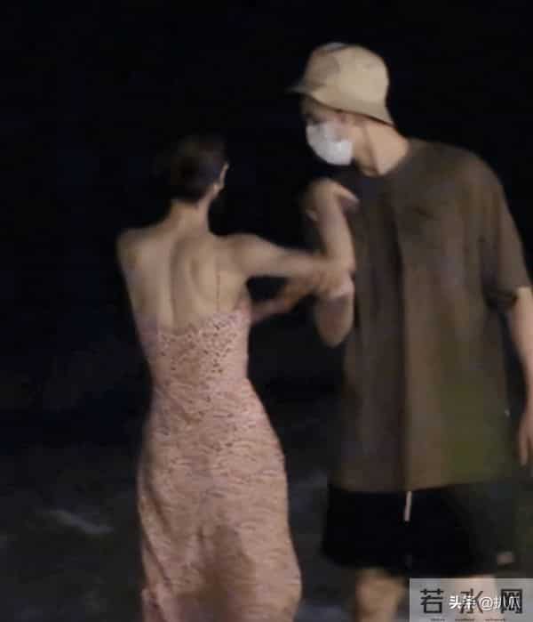 她被冯小刚捧红，成龙接着捧，洪金宝等着捧，为啥大佬都偏爱她