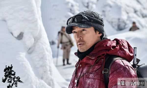 薛佳凝拒聊胡歌?放弃薛佳凝，情断江疏影，娶平凡经纪人的胡歌，今在央视情绪崩溃