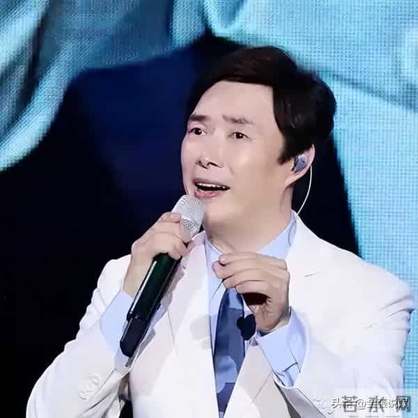 费玉清现状！70岁无儿无女独居，和61岁闺蜜相依为伴