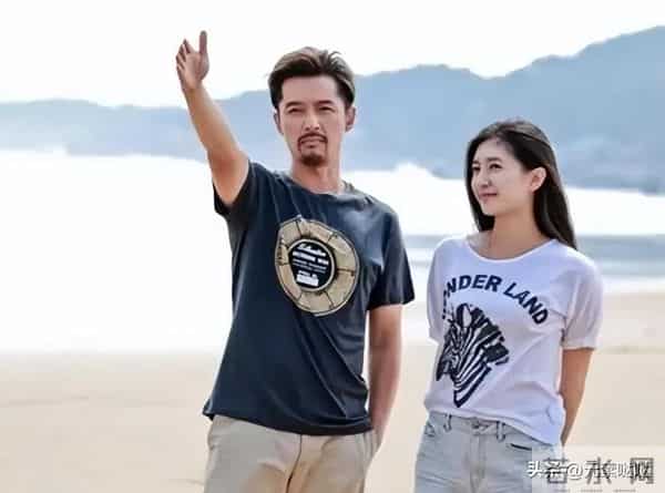 薛佳凝拒聊胡歌?放弃薛佳凝，情断江疏影，娶平凡经纪人的胡歌，今在央视情绪崩溃