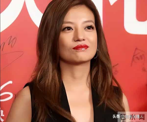 4年前，她与富豪丈夫联手，利用明星效益，编织一场旷世骗局。