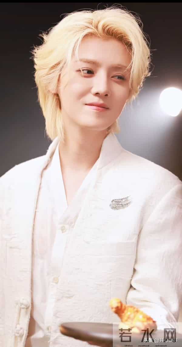 鹿晗的立冬专属宠爱：粉丝的牵挂藏在饺子里