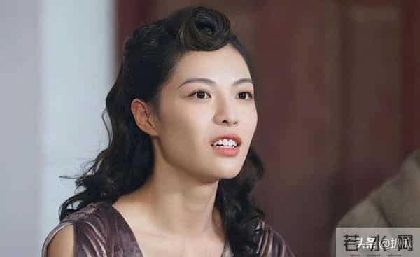 她被冯小刚捧红，成龙接着捧，洪金宝等着捧，为啥大佬都偏爱她