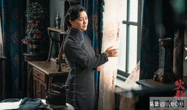 与陆毅相恋多年无果，嫁豪门16年，父病母去夫离开，如今她怎样了