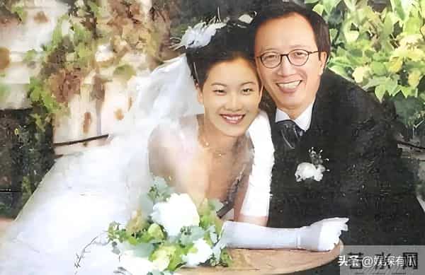 恩爱23年,73岁梁锦松逐渐变老，47岁伏明霞貌美如花