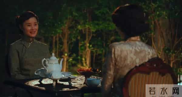 曾黎：“她”在暗夜中，点亮一盏烛火