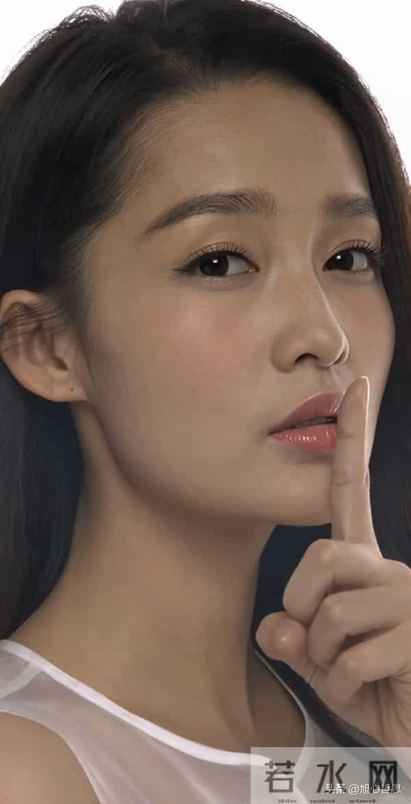 李沁生图，虽然黑了点，但五官精致绝美，天生的美人儿