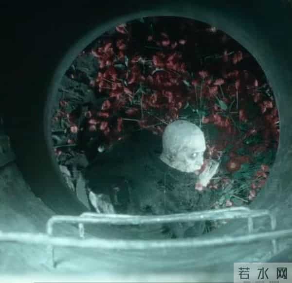 易烊千玺新片“怪物”造型曝光：身形佝偻，眼含泪水！一人分饰五角