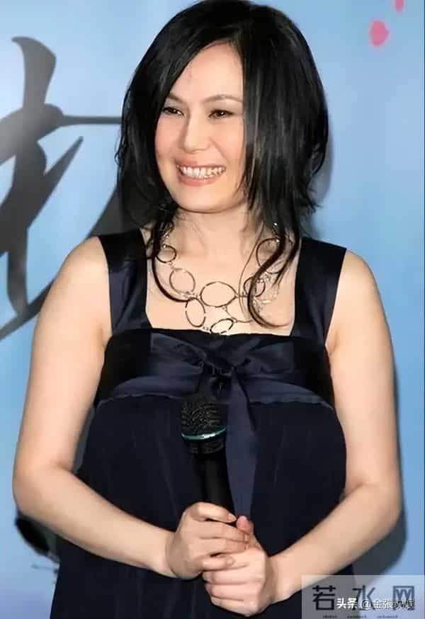 费玉清现状！70岁无儿无女独居，和61岁闺蜜相依为伴