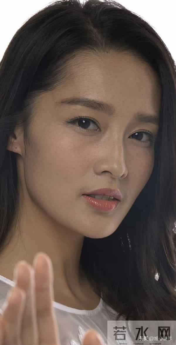 李沁生图，虽然黑了点，但五官精致绝美，天生的美人儿