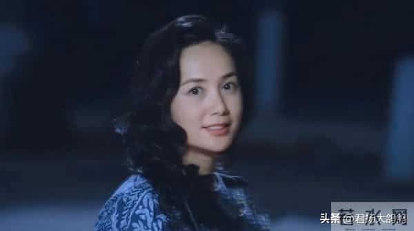 59岁蒋雯丽现状：定居英国，又瘦又老，网友惋惜：一代女神也老了