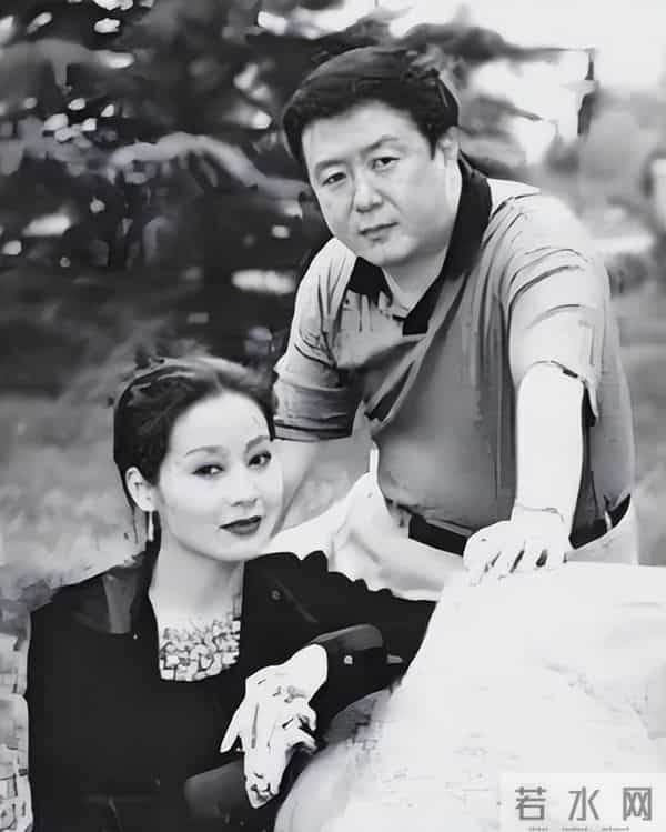 一婚娶央视主持人，二婚娶演员，三婚娶小30岁美女，64岁终于当爹