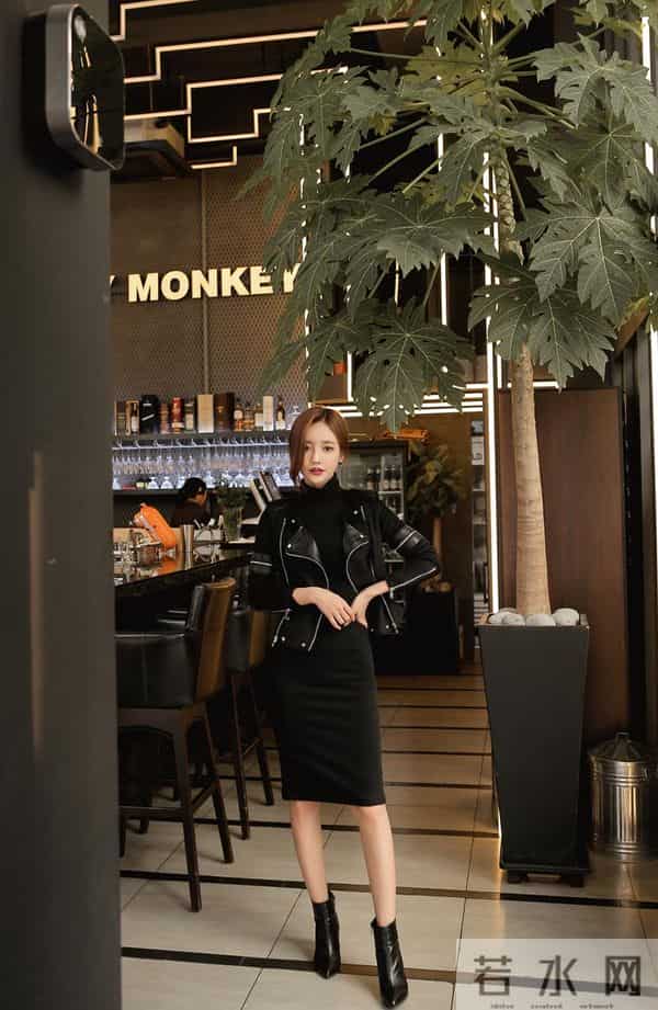 孙允珠 纯黑机车朋克风皮质外套