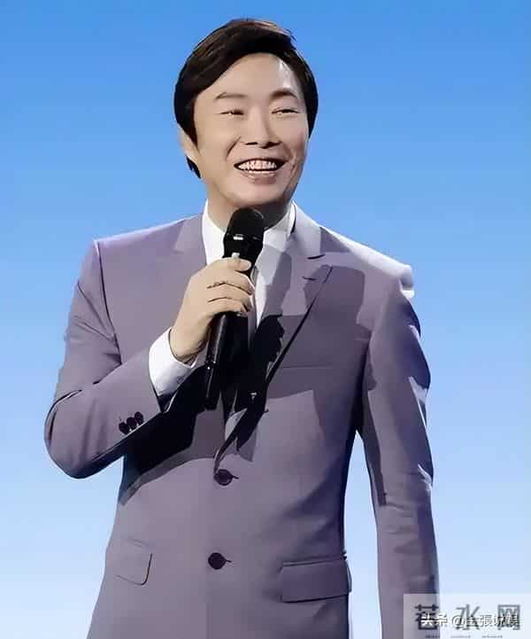 费玉清现状！70岁无儿无女独居，和61岁闺蜜相依为伴