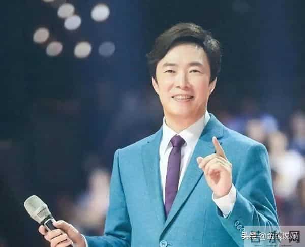 费玉清现状！70岁无儿无女独居，和61岁闺蜜相依为伴