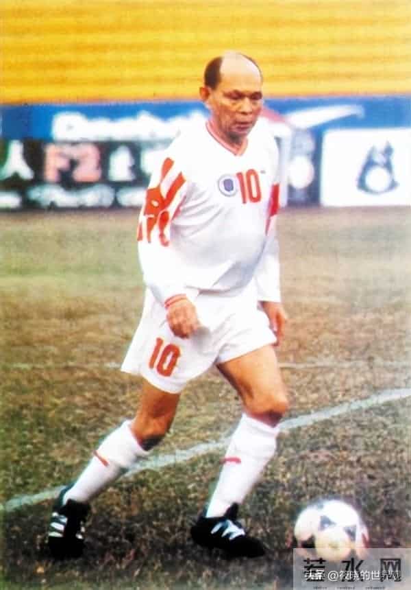 郭晶晶也没想到，她79岁的公公霍震霆，如今还能再为霍家“争光”