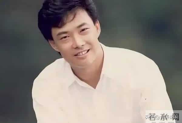 费玉清现状！70岁无儿无女独居，和61岁闺蜜相依为伴