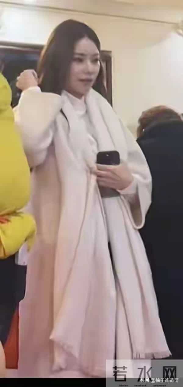 汪小菲带玥儿姐弟饭店吃鱼，马筱梅挑刺太妈味，玥儿主动贴筱梅