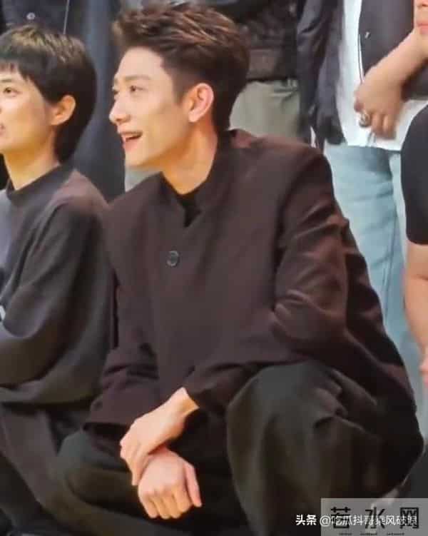 笑喷了！杨紫喝酒找张一山，吃饭找任嘉伦，和一山21年友情特靠谱