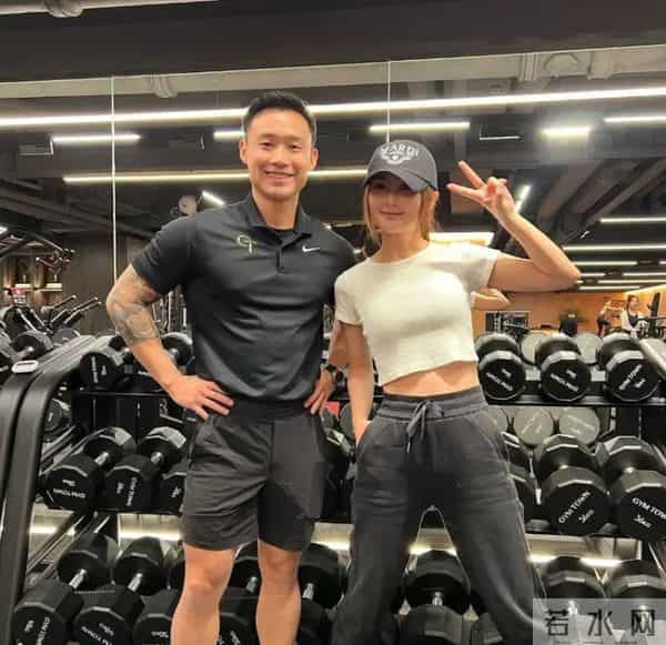 港媒曝阿Sa和33岁健身教练恋情！女方已向身边好友认定两人身份