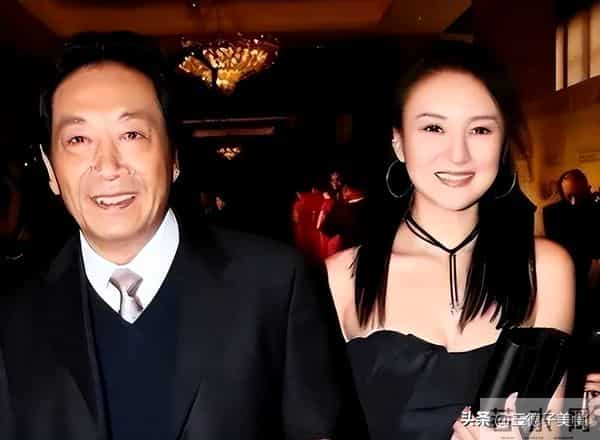 78 岁老戏骨王奎荣：为养小 37 岁娇妻和幼子，白发苍苍仍在演艺一线