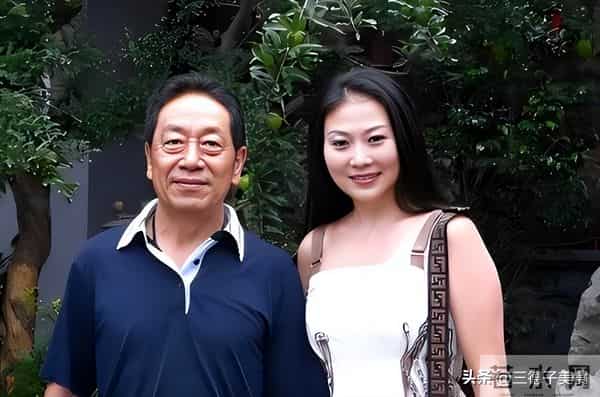 78 岁老戏骨王奎荣：为养小 37 岁娇妻和幼子，白发苍苍仍在演艺一线