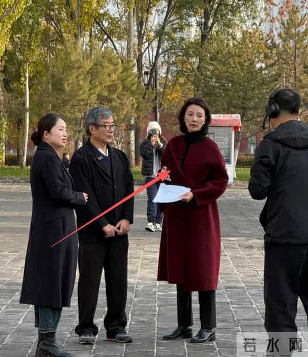 前央视主持人，俩前任去世被嘲“克夫”，生图脸僵的她近况如何了