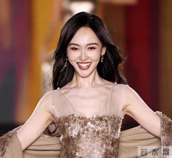 关系藏不住了！刘嘉玲何赛飞因王家卫起冲突，背后的真相太现实