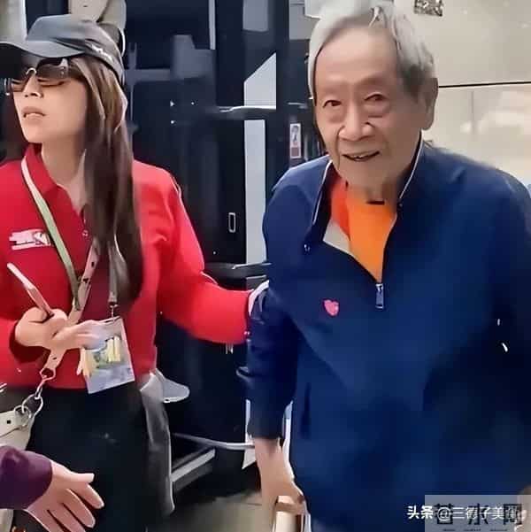 78 岁老戏骨王奎荣：为养小 37 岁娇妻和幼子，白发苍苍仍在演艺一线